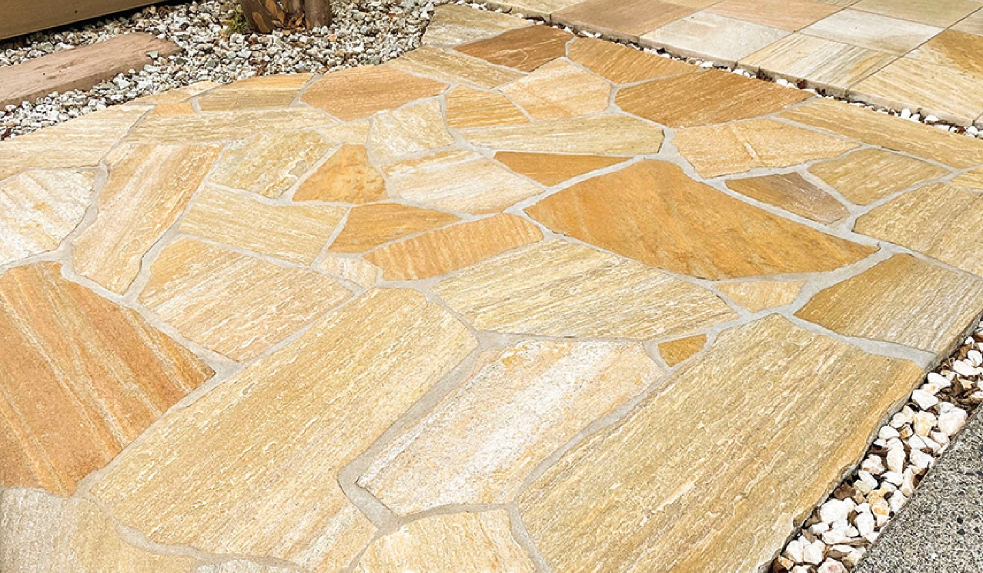 自然石のアプローチ展示